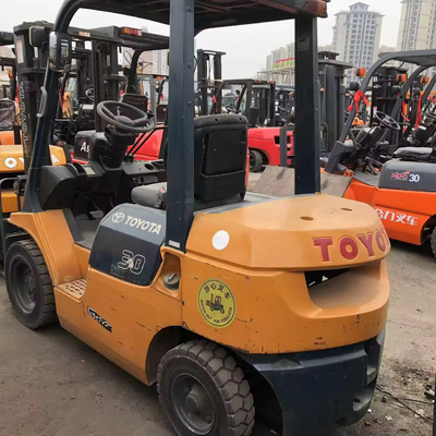 JAPÓN Hizo una pequeña carretilla elevadora de 2.5 toneladas Toyota FD25 usada para talleres de reparación de maquinaria
