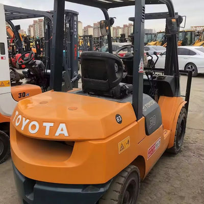 Japón Toyota FD30 Camión elevador de 3 toneladas en buenas condiciones con 2.6*1.2*2.8 dimensiones