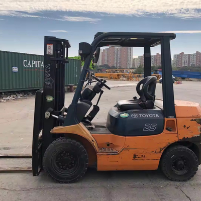 JAPÓN TOYOTA 3 toneladas 7F FD30 montacargas de tres mástiles para el manejo versátil de materiales