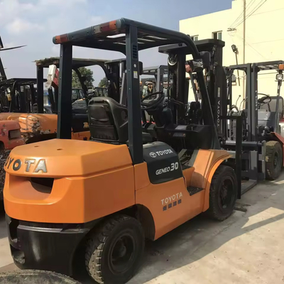 La planta de fabricación utiliza Toyota FD30 3 toneladas de carretilla elevadora con 3 etapas mástil en gran promoción