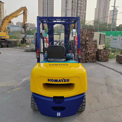 Ciudad de Shanghái, montacargas de segunda mano importados TCM Komatsu de 3 toneladas diesel FD30FD35FD50FD70