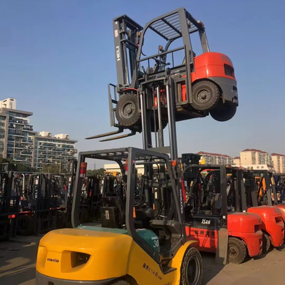 2012 Komatsu FD30 FD25 Camión elevador de contenedores con motor diésel en perfecto estado de funcionamiento