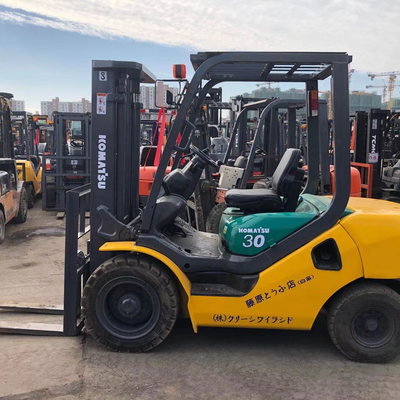 Bien estado Komatsu FD30 3 toneladas montacargas importados de Japón con 1,2M longitud de horquilla