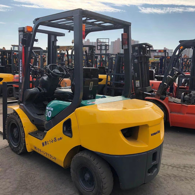 30 Komatsu FD30 Camioneta elevadora usada de 3 toneladas con mástiles dúplex de 3 etapas