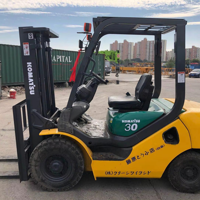 1.6M Ancho de horquilla Komatsu FD30 de 3 toneladas para taller de maquinaria