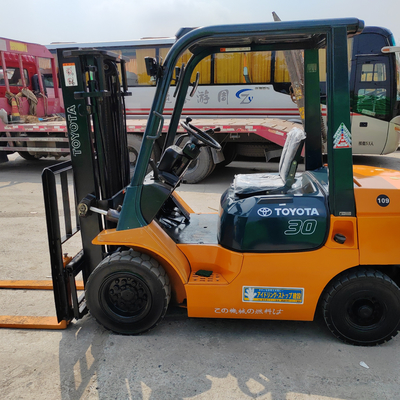 Elevadores Toyota FD25 de segunda mano asequibles con longitud de horquilla de 1,2 metros y motor diesel