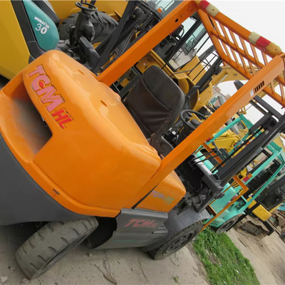 Camión elevador de 3 toneladas TCM FD30 diesel en planta de fabricación en Japón manejo sin problemas