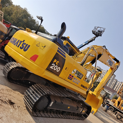 Una excavadora usada KomatsuPC200-8 en excelentes condiciones para excavaciones de 20 toneladas