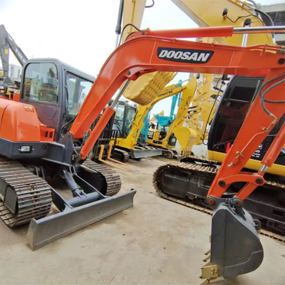 38.1KW Doosan DH60-7 Excavadora usada en buen estado con bomba hidráulica original