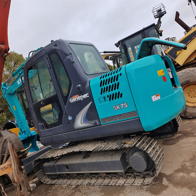 Excavadora mini KOBELCO SK75 usada con capacidad de 0.7 cubos y peso de operación de 7000 kg