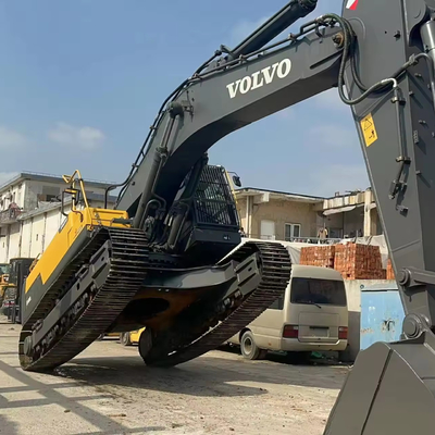 Excavadora Volvo EC480D de 48 toneladas en Suecia con motor VOLVO D13-T4 A y zapatillas de pista