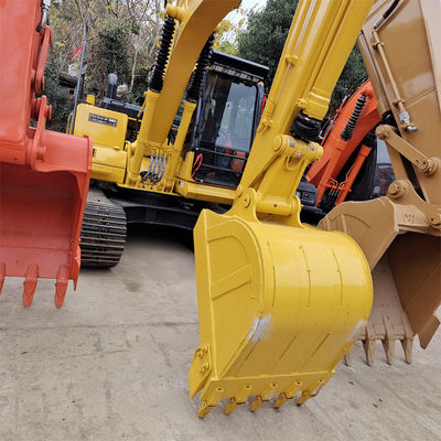 Excavadora Komatsu PC130-7 de segunda mano con 890 horas de trabajo en excelentes condiciones