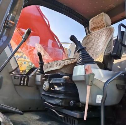 Excavadora usada Doosan DX225 con 2800 horas de trabajo y un peso de operación de 15000