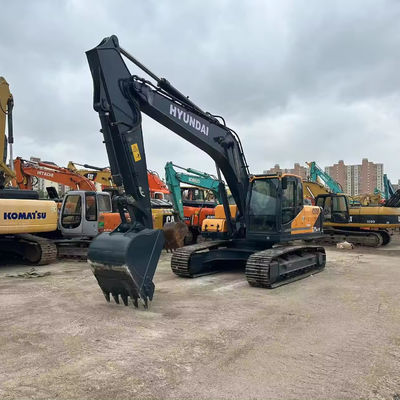 Excavadora Hyundai 220LC-9S con 118KW y bomba hidráulica original en buen estado.
