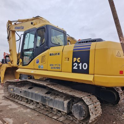 La excavadora Komatsu PC210 LC y la máquina ligera de segunda mano