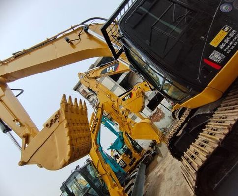 Excavadora Caterpillar 330D con 1200 horas de trabajo y capacidad de 2m3