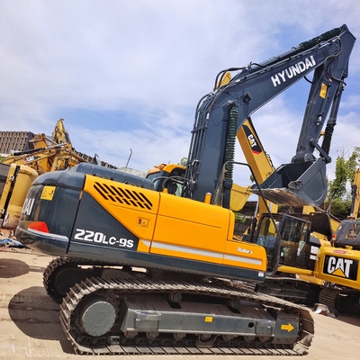 Hyundai 220LC Excavadora de segunda mano de tamaño mediano con alta eficiencia operativa en Corea